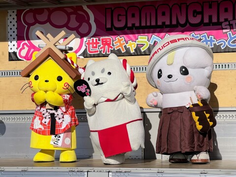 【ゆるキャラ】ステージにあがっている「しまねっこ」「しっぺい」「さのまる」＠イオンモール羽生（埼玉県羽生市）【世界キャラクターさみっとin羽生2024】