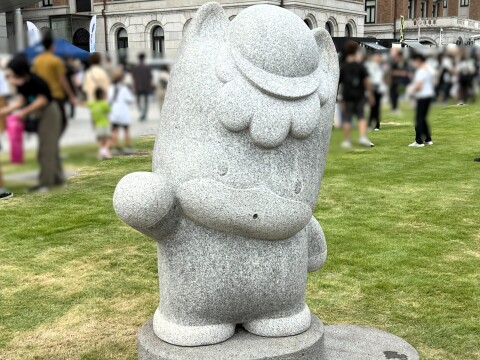 【ゆるキャラ】群馬県庁の「ぐんまちゃん」像（群馬県前橋市）