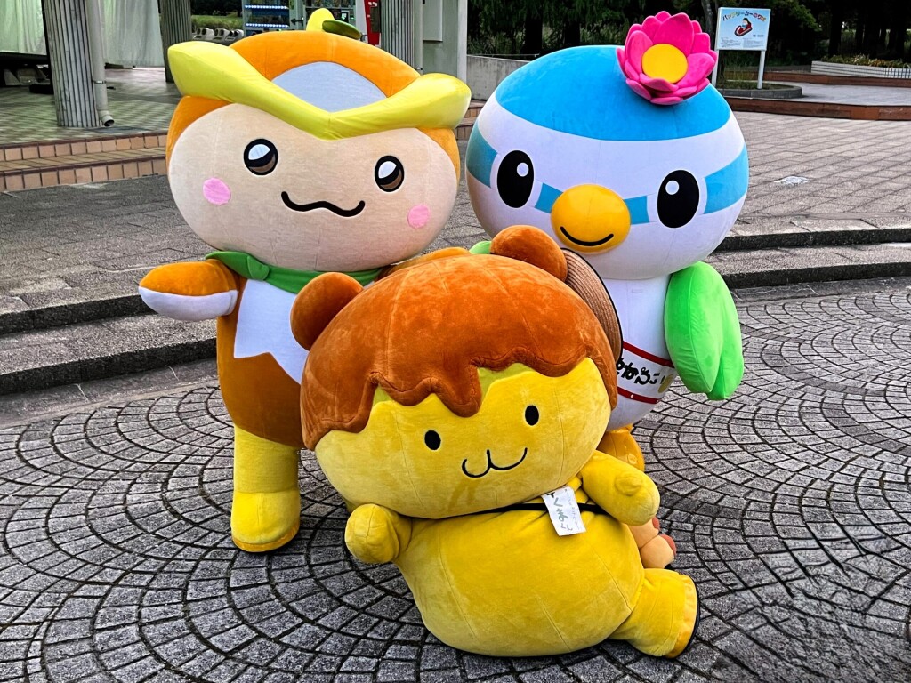 【ゆるキャラ】トコろん、はすぴぃ、ポテくまくんのスリーショット＠羽生水郷公園（埼玉県羽生市）【世界キャラクターさみっとin羽生2024 カウントダウンイベント】