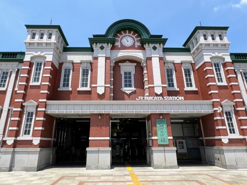 【レンガ模様】JR深谷駅の駅舎（入口付近、埼玉県深谷市） 2024年6月