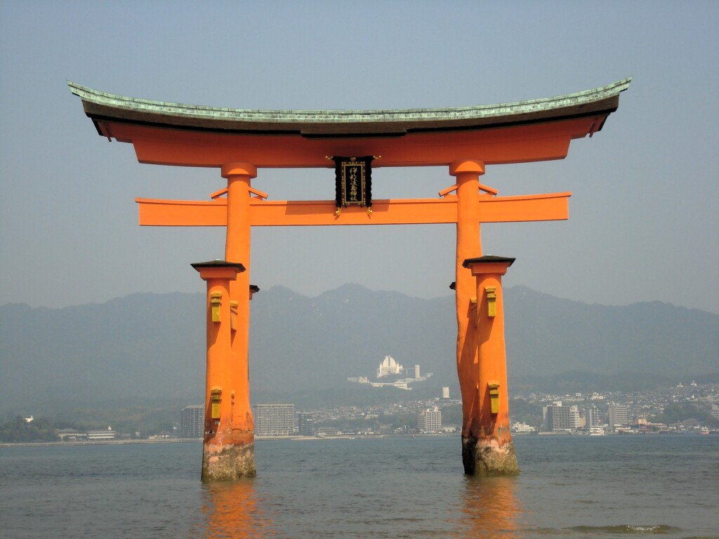 【世界遺産】宮島の厳島神社の大鳥居（広島県廿日市市）【国宝】