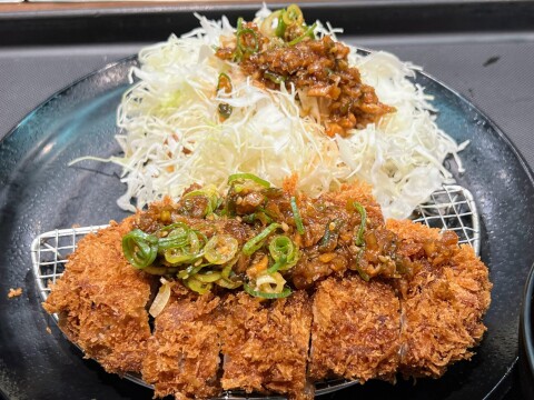 【松のや】ロースかつ定食（油淋鶏ソース付）【期間限定】