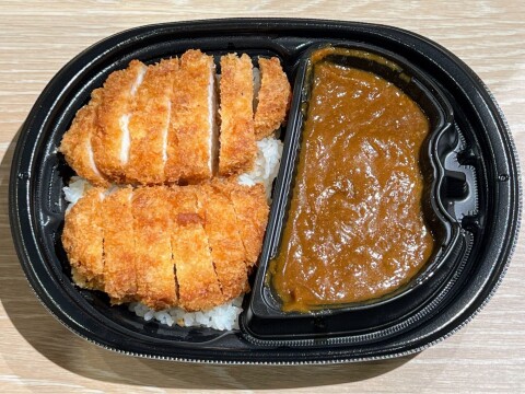 【ローソン まちかど厨房】新宿中村屋監修 カツカレー（カツ1枚増量） 2024年6月【盛りすぎチャレンジ】