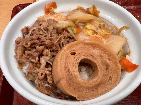【なか卯】定番の「牛すき丼」（2023年4月当時）
