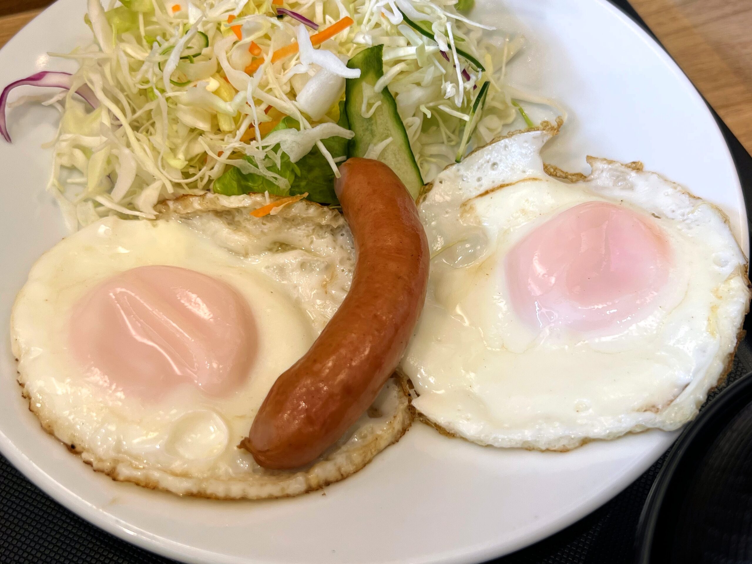 松屋】目玉焼きが2つ乗った「ソーセージエッグW定食」【朝メニュー