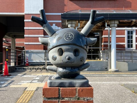 【ゆるキャラ】埼玉県深谷市の「ふっかちゃん」石像（JR深谷駅南口にて）