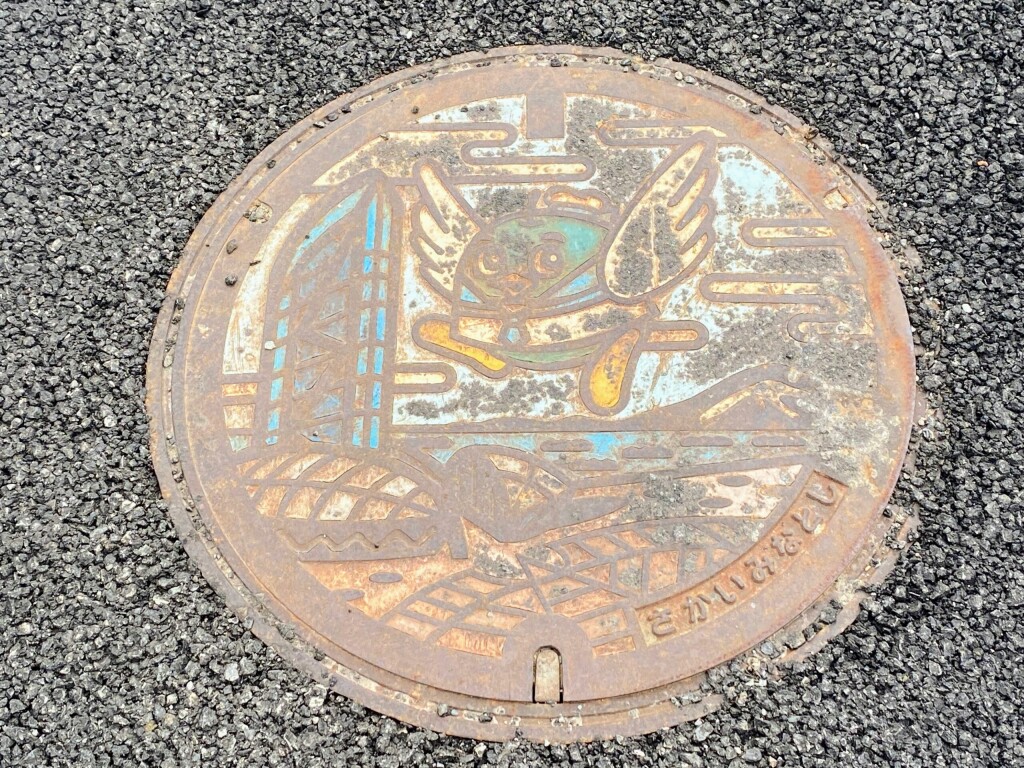【ご当地マンホール】鳥取県のゆるキャラ「トリピー」マンホール（2020年6月撮影）【鳥取県境港市】
