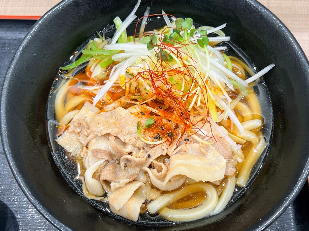 【ご当地グルメ】「翁の郷 Pasar蓮田店」の「深谷ねぎうどん」（埼玉県蓮田市）