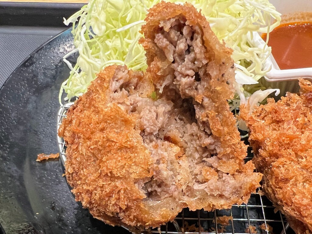 【松のや】 「国産黒毛和牛×国産ブランド豚肉入りメンチかつ」（2025年3月）【期間限定】
