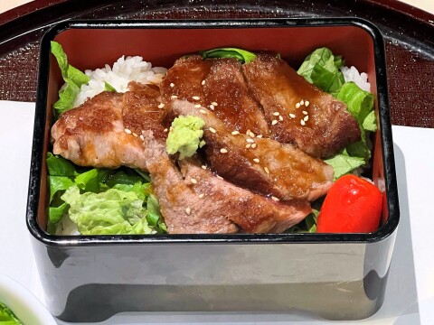 【ももてなし家】「鳥取和牛使用 ステーキ重」（2024年8月）【ご当地グルメ】