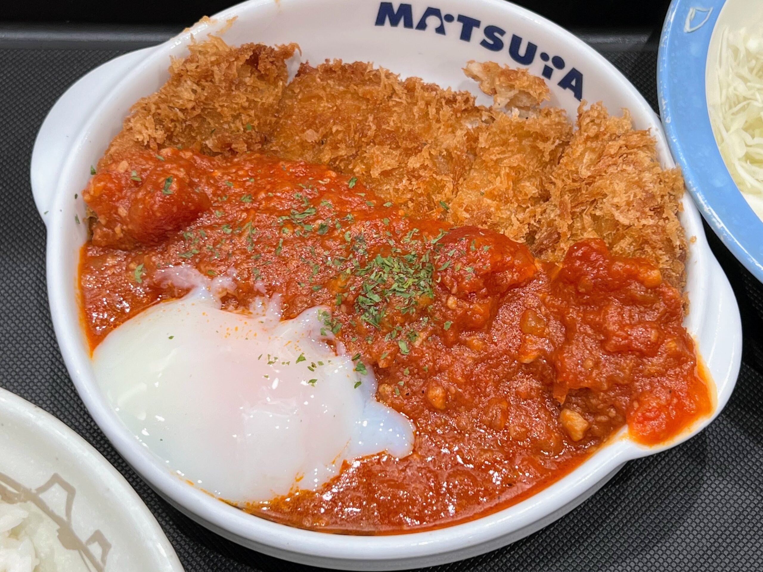 【松のや】松屋の「沼る味」を受け継いだ「うまトマロースかつ定食」（2025年10月）【期間限定】 | いちごいちえ写真部