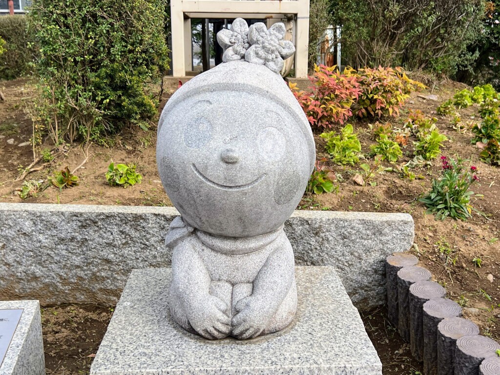 【ゆるキャラ】いたばし観光キャラクター「りんりんちゃん」石像（2025年11月）【JR板橋駅西口】