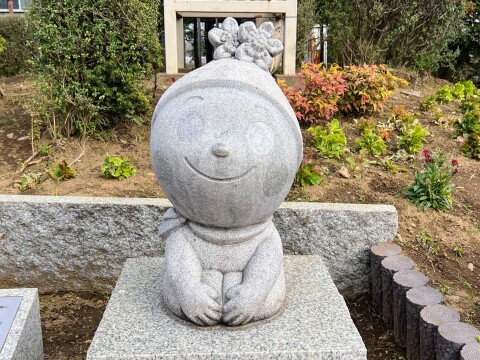 【ゆるキャラ】いたばし観光キャラクター「りんりんちゃん」石像（2025年11月）【JR板橋駅西口】