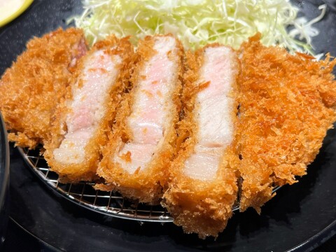 【松のや】国産の旨い豚肉を厚切りでいただく。「国産雪国育ち厚切りロースかつ定食」を食べてみた（2025年12月）【期間限定】