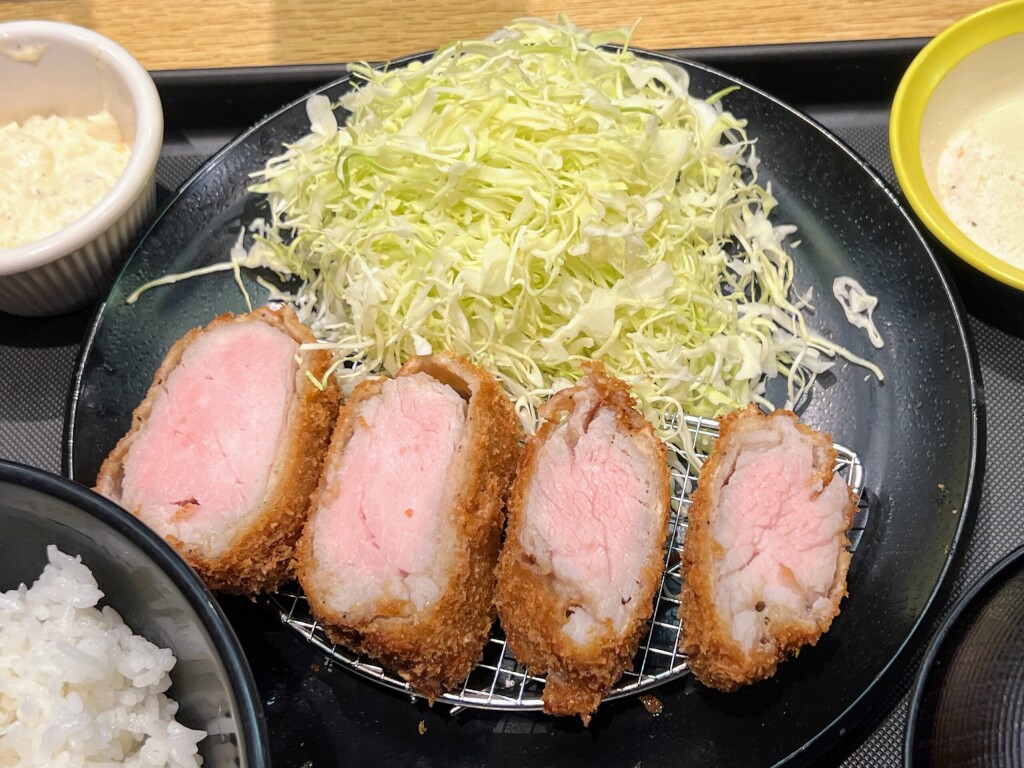 【松のや】低温調理で至極の味わいを実現。「極厚”レア”ヒレかつ定食」を食べてみた（2025年12月）【期間限定】