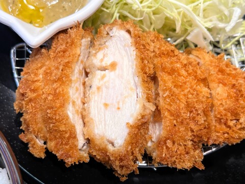 【松のや】「肉厚チキンムネかつ定食」（2025年4月撮影）【過去の限定メニュー】
