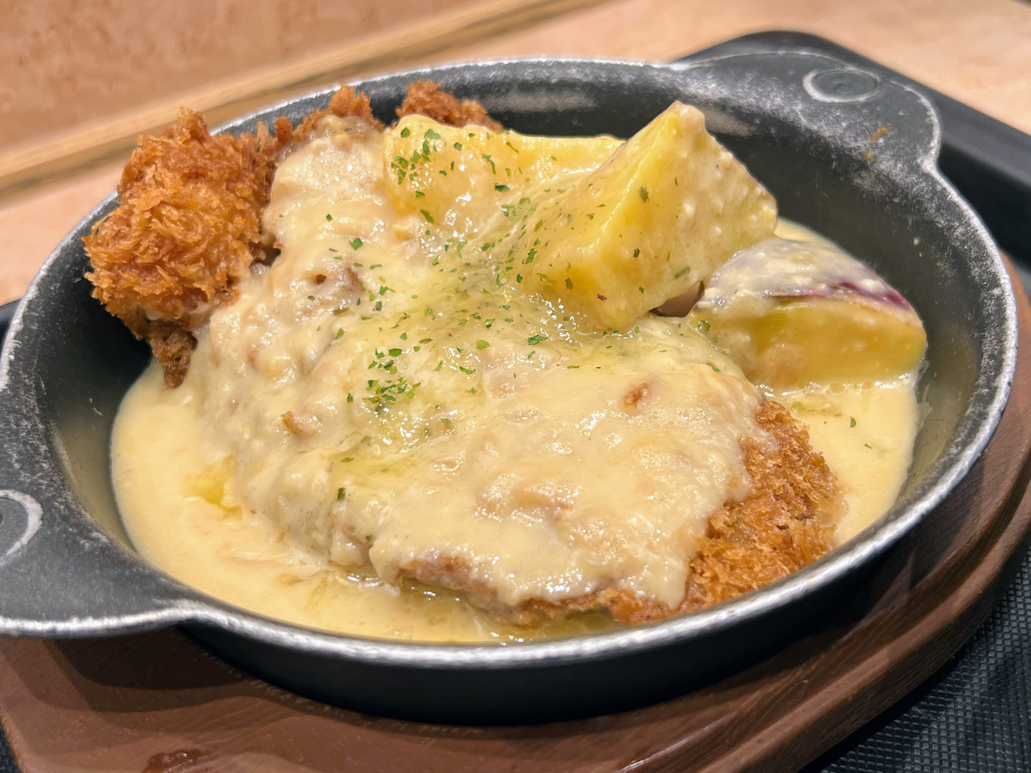 【松のや】松屋の超人気メニューとのコラボが実現！？「シュクメルリチキンかつ定食」（2025年12月）【店舗限定】 | いちごいちえ写真部