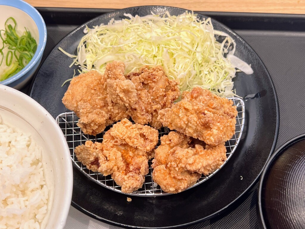 【松のや】とんかつ屋さんの唐揚げメニュー。「本格唐揚げ定食（5個）」を食べてみた（2025年12月）【定番メニュー】