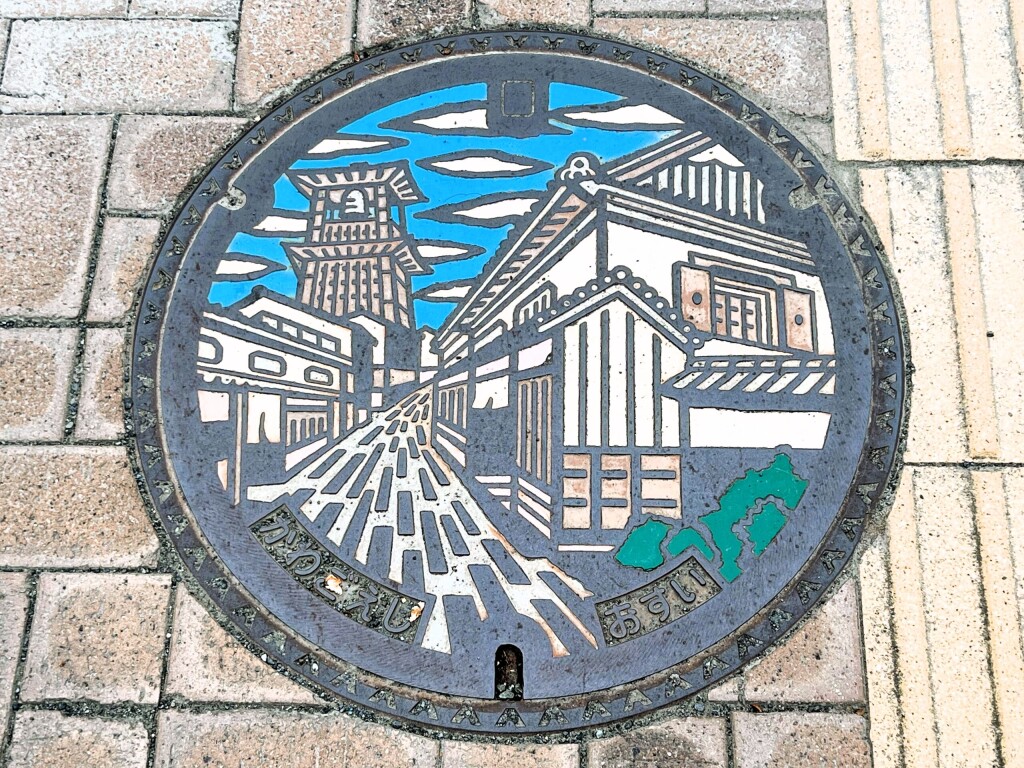 【ご当地マンホール】「時の鐘」と「蔵造りの町並み」のマンホール（2025年6月撮影）【埼玉県川越市】