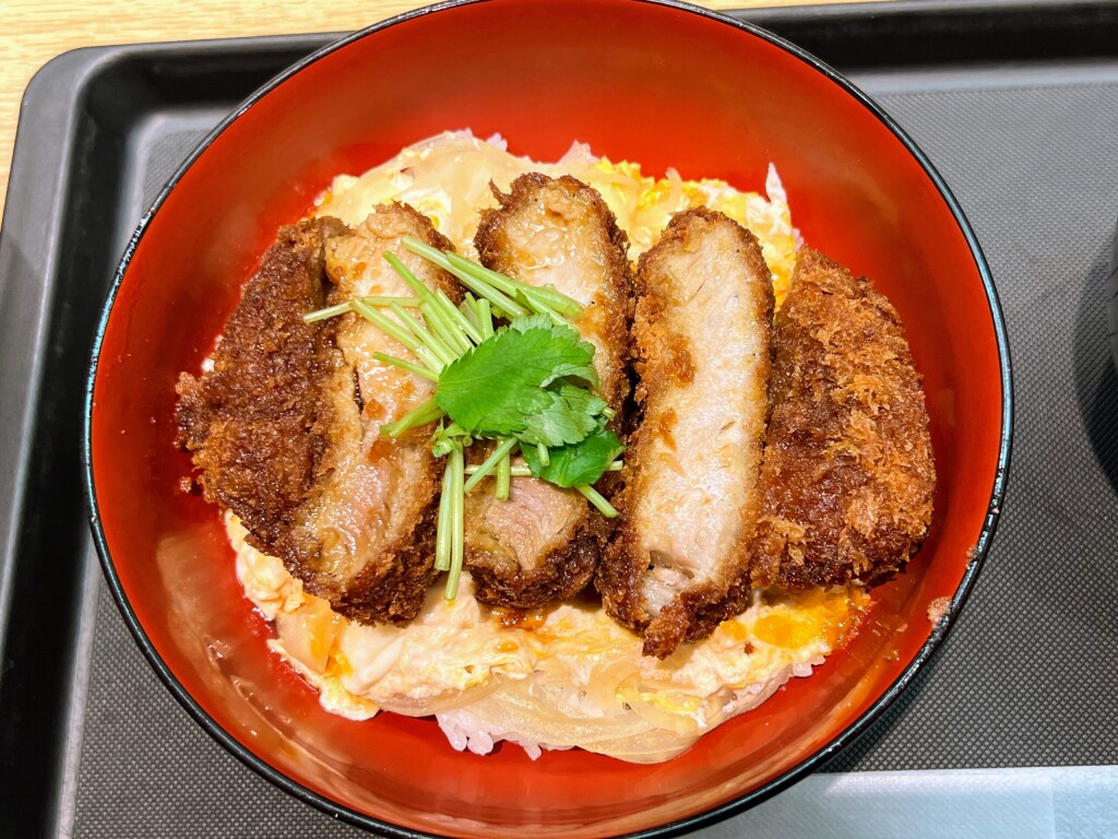 【松のや】普段とは異なる「綴じないカツ丼」 松のやの「超厚切りロース焼きかつ丼」（2024年2月）【過去の限定メニュー】