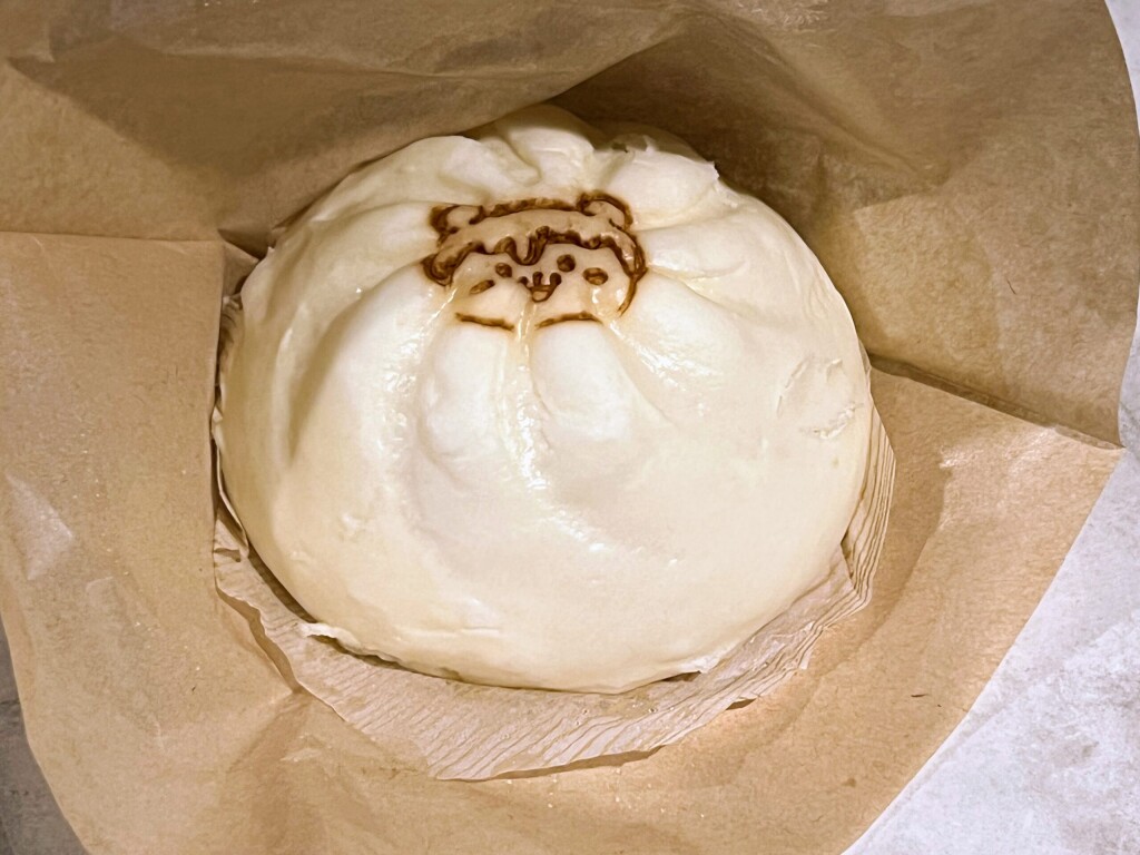 【ご当地グルメ】「西武秩父駅前温泉 祭の湯」でしか食べられない豚まん「ポテくまん」（2025年11月撮影）【埼玉県秩父市】