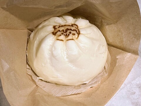 【ご当地グルメ】「西武秩父駅前温泉 祭の湯」でしか食べられない豚まん「ポテくまん」（2025年11月撮影）【埼玉県秩父市】