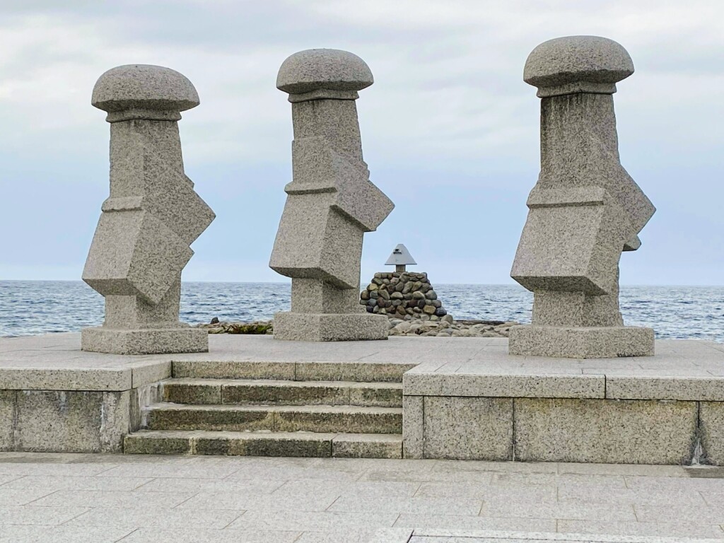 【観光名所】日本海の絶景とともに望む「波しぐれ三度笠」と「菊港」(2020年6月撮影)【鳥取県琴浦町】