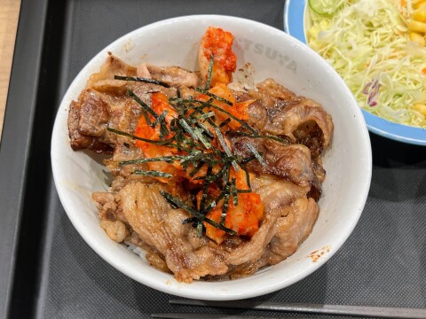 【松屋】焼肉の量が1.5倍に。増量キャンペーン中の「キムカル丼」(2026年2月)【期間限定】