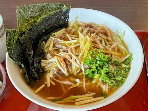 【ご当地グルメ】吉備SA上り線内レストランの「黄ニラねぎそば」（2022年12月撮影）【岡山県岡山市】