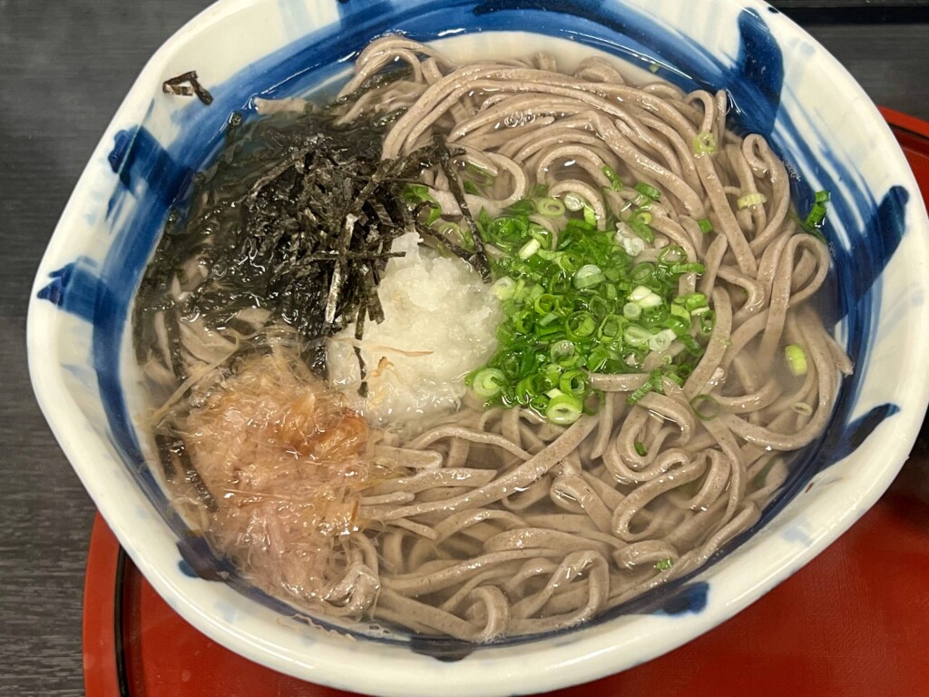 【出雲そば】出雲の國 麺屋 JR出雲市駅店の「釜揚げそば」（2022年12月撮影）【島根県出雲市】