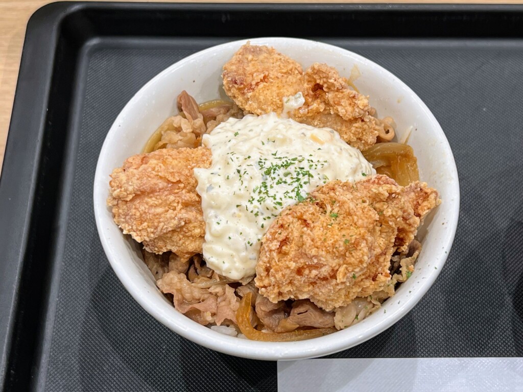 【松屋松のや併設店】これこそ正真正銘の背徳メシ！？ 「タルタル唐揚げ牛めし」（2026年3月）【期間限定】
