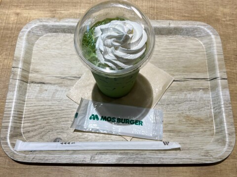 【モスバーガー＆カフェ】「アイス 出雲抹茶ラテ」（2025年7月撮影）【定番商品】