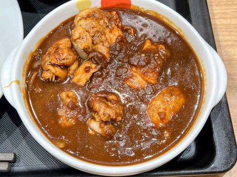 【松屋】人気メニュー「ごろごろ煮込みチキンカレー」、2024年10月より2度目の再販、レギュラー化【販売終了済】