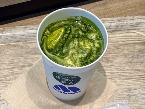 【モスバーガー】出雲の味も今や全国区!? 「まぜるシェイク 出雲（いずも）の抹茶」（2025年6月撮影）【期間限定】