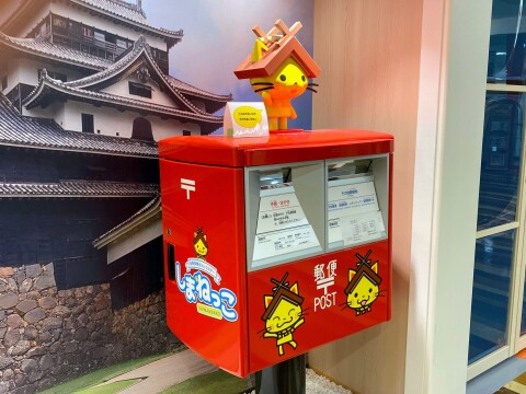 【ご当地ポスト】イオン松江SCに設置されている「しまねっこポスト」（2020年10月撮影）【島根県松江市】