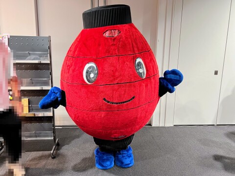 【ゆるキャラ】「第3回おいで埼玉！」：久喜市商工会一店逸品久喜のれん会イメージキャラクター「来久(like)ちゃん」の様子（2024年11月2日）【東京都墨田区/東京ソラマチ】