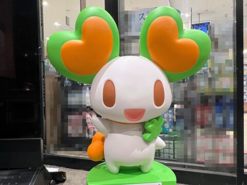 【ゆるキャラ】スーパーマーケット ライフのキャラクター「ララピー」モニュメント(2026年4月撮影)【東京都墨田区/ライフ セントラルスクエア押上駅前店】