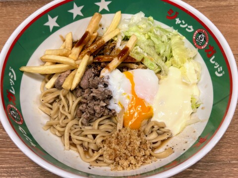 【ジャンクガレッジ】大宮駅前店の「またりてまぜそバーガー」（2026年3月撮影）【埼玉県さいたま市/店舗限定】