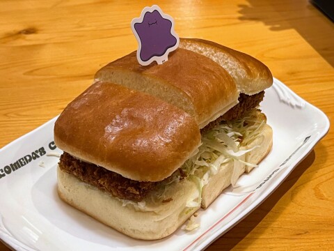 【コメダ珈琲店】「メタモンの明太エビカツパン」(2026年4月撮影)【期間限定/ポケモン/ぽこあポケモン】