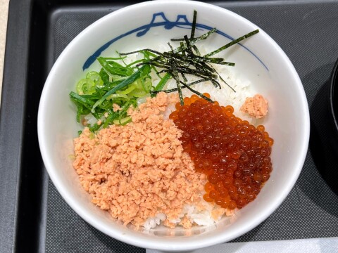 【松屋】珍しい海鮮丼。「鮭いくら丼」を食べてみた（2024年12月）【過去の限定メニュー】