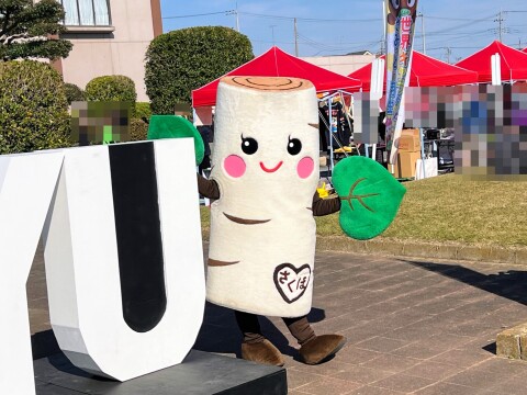 【ゆるキャラ】世界キャラクターさみっとin羽生2025：長野県南佐久郡佐久穂町の「しらかばちゃん」の様子（2025年11月16日）【埼玉県羽生市/羽生市役所】