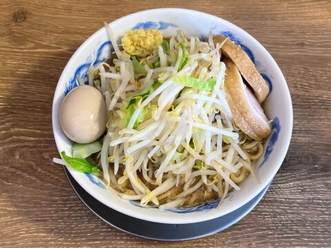 【ジャンクガレッジ】豚玉ラーメン：野菜マシ、ショウガ（2023年4月撮影）【定番メニュー】