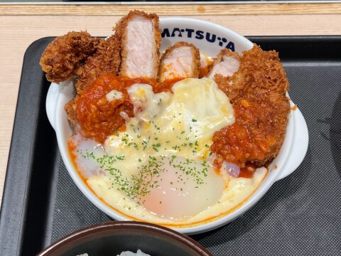 【松のや】「チーズうまトマ超厚切りロースかつ定食」（2026年5月）【過去の限定メニュー】