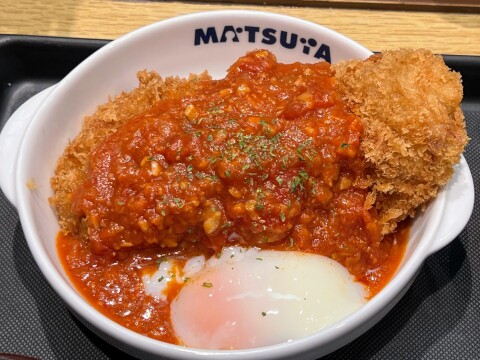 【松のや】「うまトマ“大麦豚”ロースかつ定食」（2026年5月）【過去の限定メニュー】