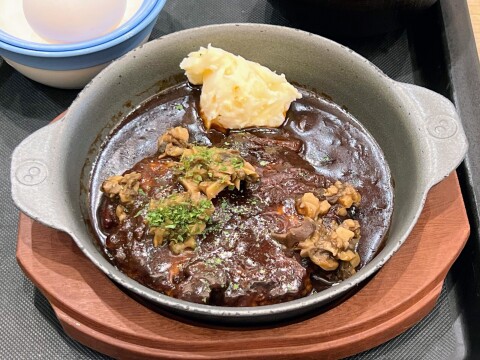 【松屋】「きのこのデュクセル添えコク旨濃厚シチューハンバーグ定食」（2026年5月）【店舗限定】