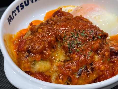 【松屋】「溢れる3種の濃厚チーズINうまトマハンバーグ定食」（2026年6月）【期間限定】