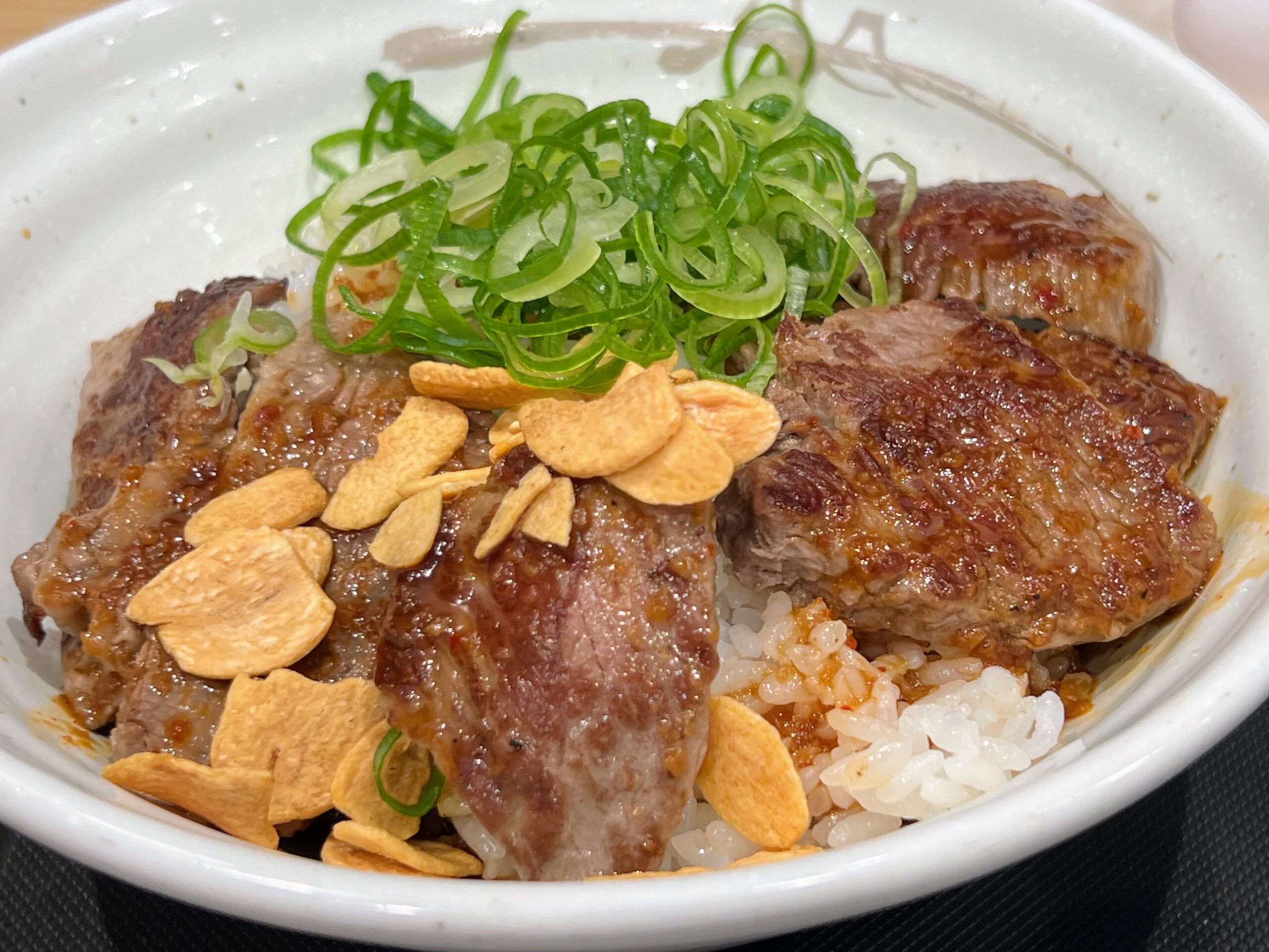 【松屋】「牛ステーキ丼」（2026年6月）【店舗限定】 | いちごいちえ写真部