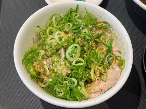 【松屋】「豚ロースネギ塩丼」(2026年7月)【期間限定】