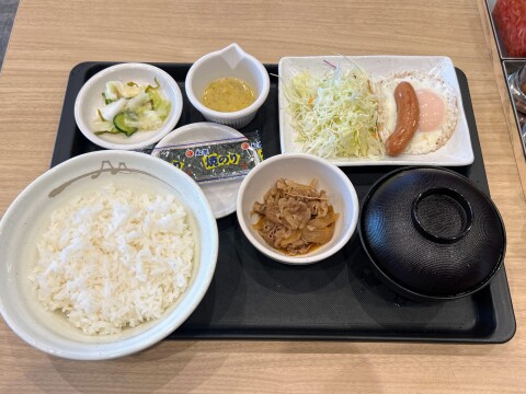 【松屋松のや併設店】「ソーセージエッグ定食」ミニ牛皿選択・ガーリックバターソース付 (2026年7月)【期間限定】