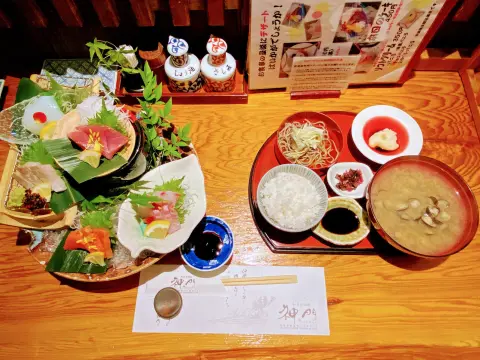 【ご当地グルメ】JR出雲市駅すぐ近くの「和食居酒屋 神門」にて夜定食「お刺身定食」を食べていた（2022年5月）【島根県出雲市/閉店済】
